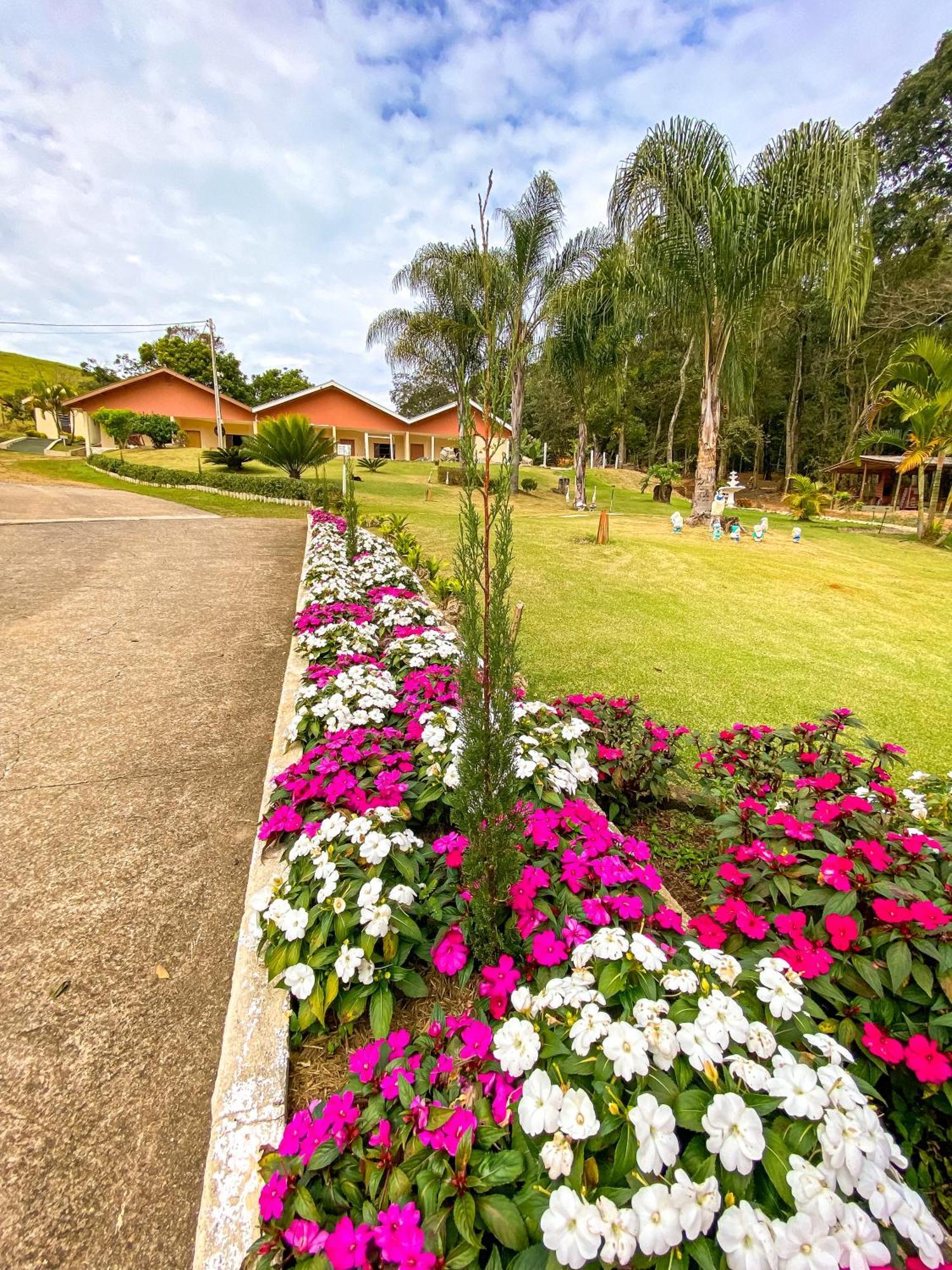 Pousada Flores Do Campo Águas de Lindóia Esterno foto